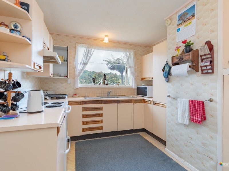 28 Foster Crescent, Belmont, Lower Hutt - Carousel 2