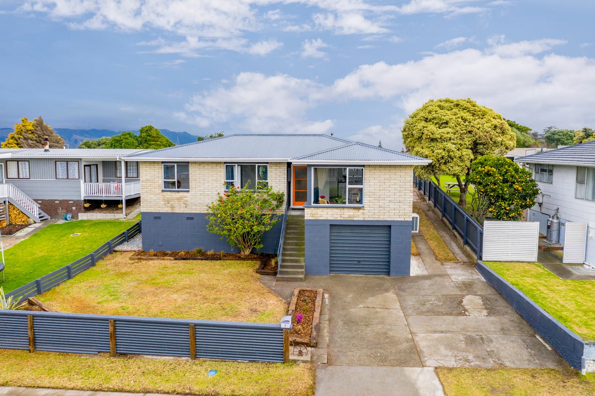 3 Robert Mckeen Street, Otaki Beach, Otaki - Carousel 1