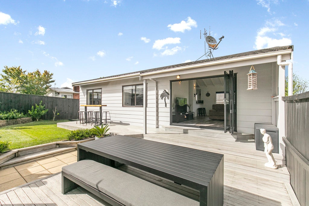 1/25 Taioma Crescent, Te Atatu Peninsula, Auckland - Carousel 1