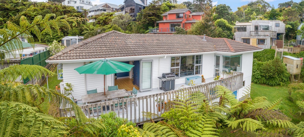 17 Picasso Grove, Belmont, Lower Hutt - Carousel 1