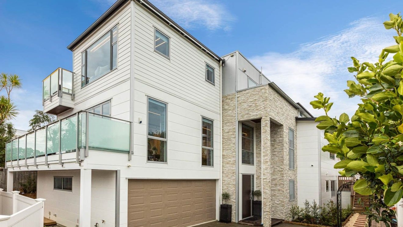 30B Hanlon Crescent, Narrow Neck, Auckland - Carousel 1