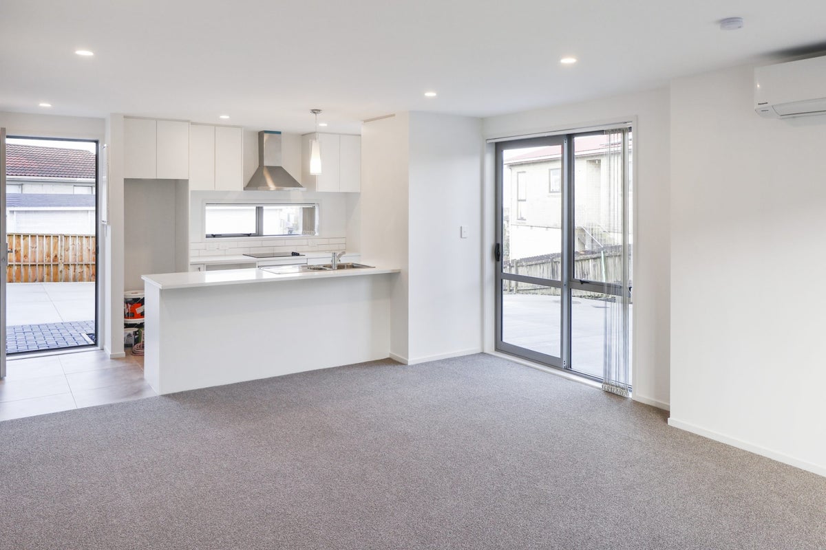 14A Massine Place, Randwick Park, Auckland - Carousel 2