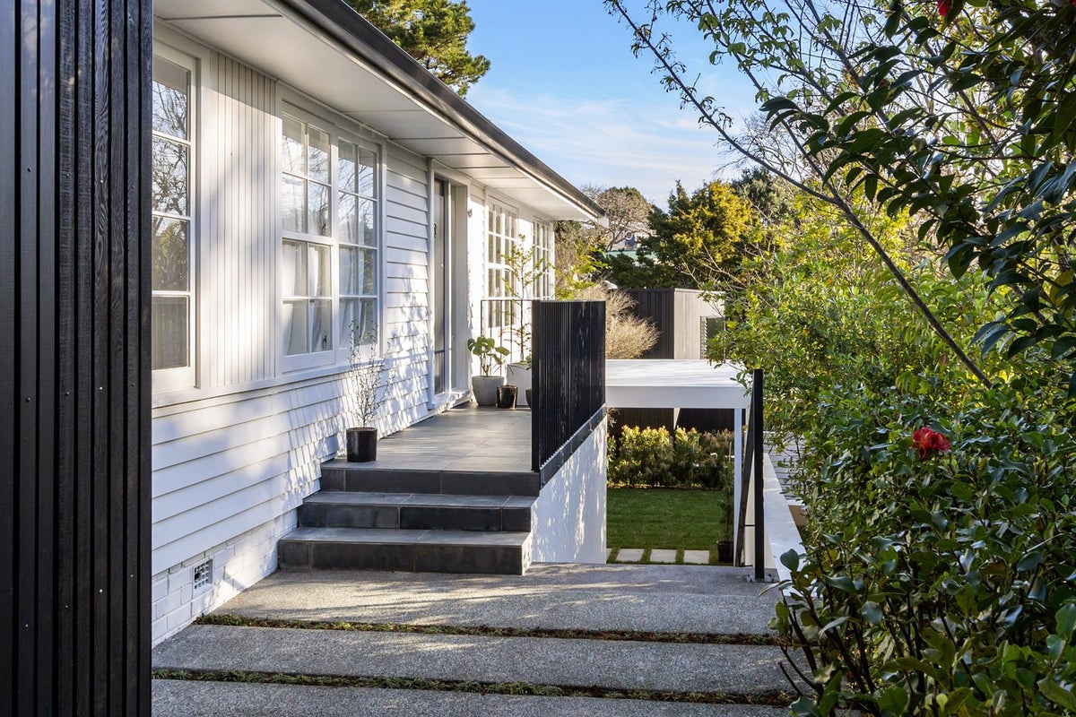 60 Waiatarua Road, Remuera, Auckland - Carousel 2