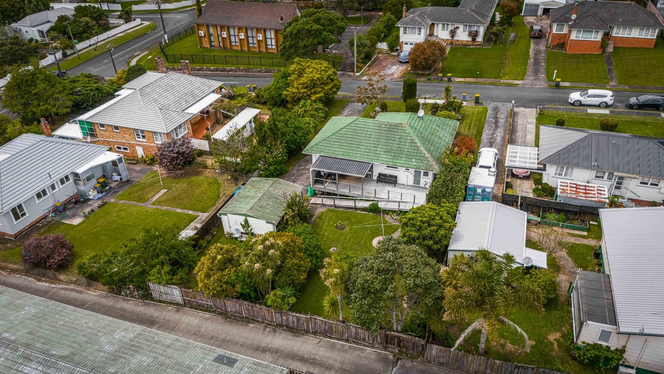 1 Boler Place, New Lynn, Auckland - Carousel 2