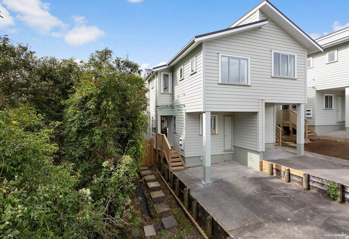 1/6 John Jennings Drive, Oteha, Auckland - Carousel 1