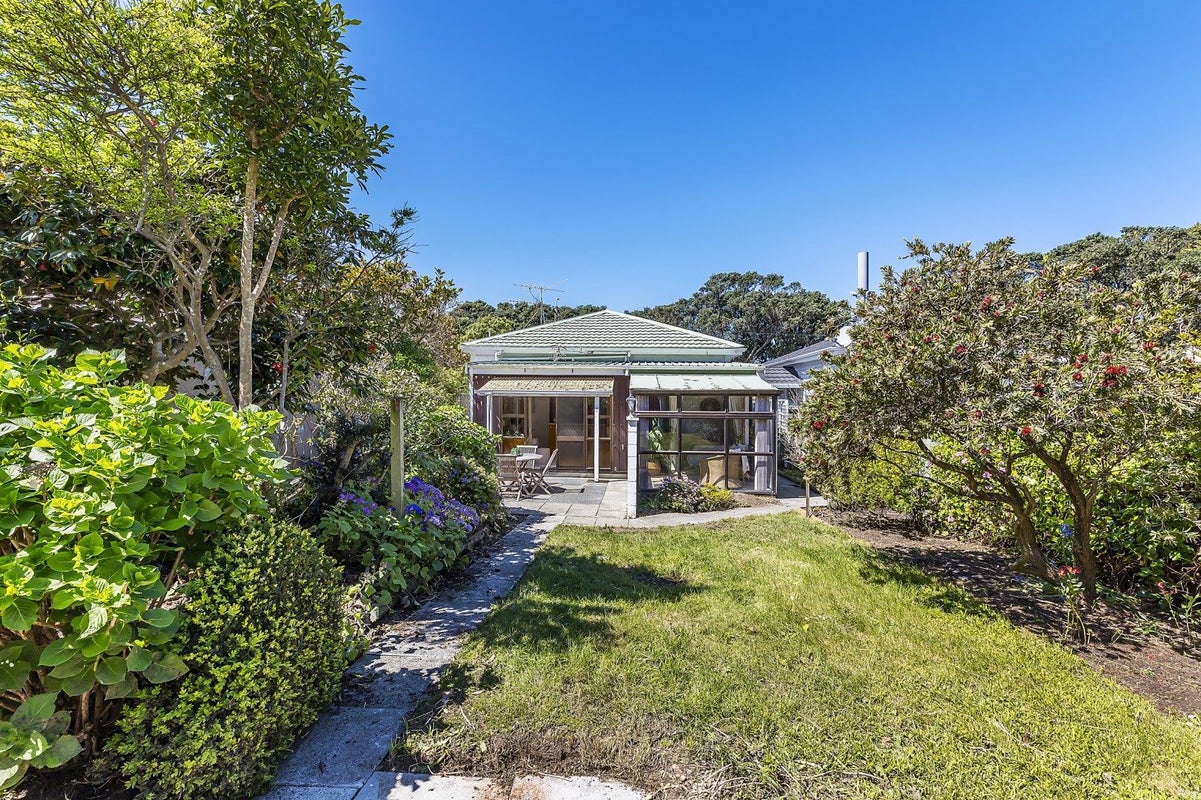42 Monro Street, Seatoun, Wellington - Carousel 1