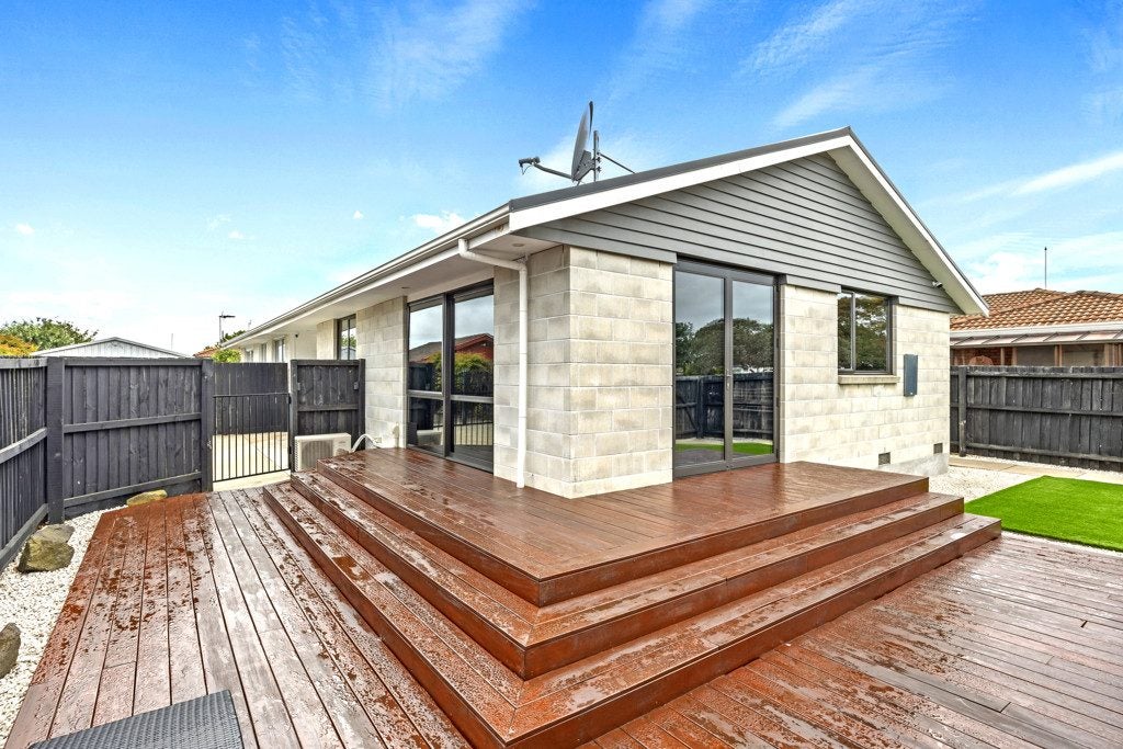 1/84 Queenspark Drive, Parklands, Christchurch - Carousel 1