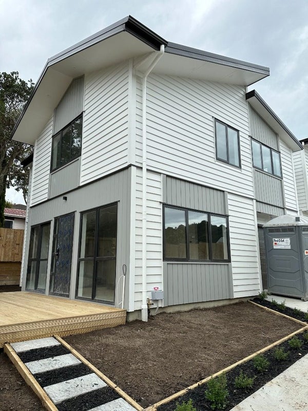 11A Regency Place, Sunnynook, Auckland - Carousel 1