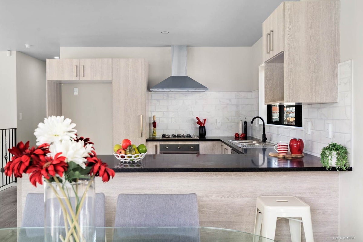 5 Younger Lane, Massey, Auckland - Carousel 2