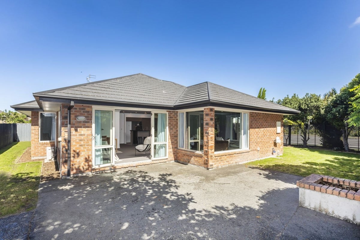 18 Excalibur Place, Burwood, Christchurch - Carousel 2