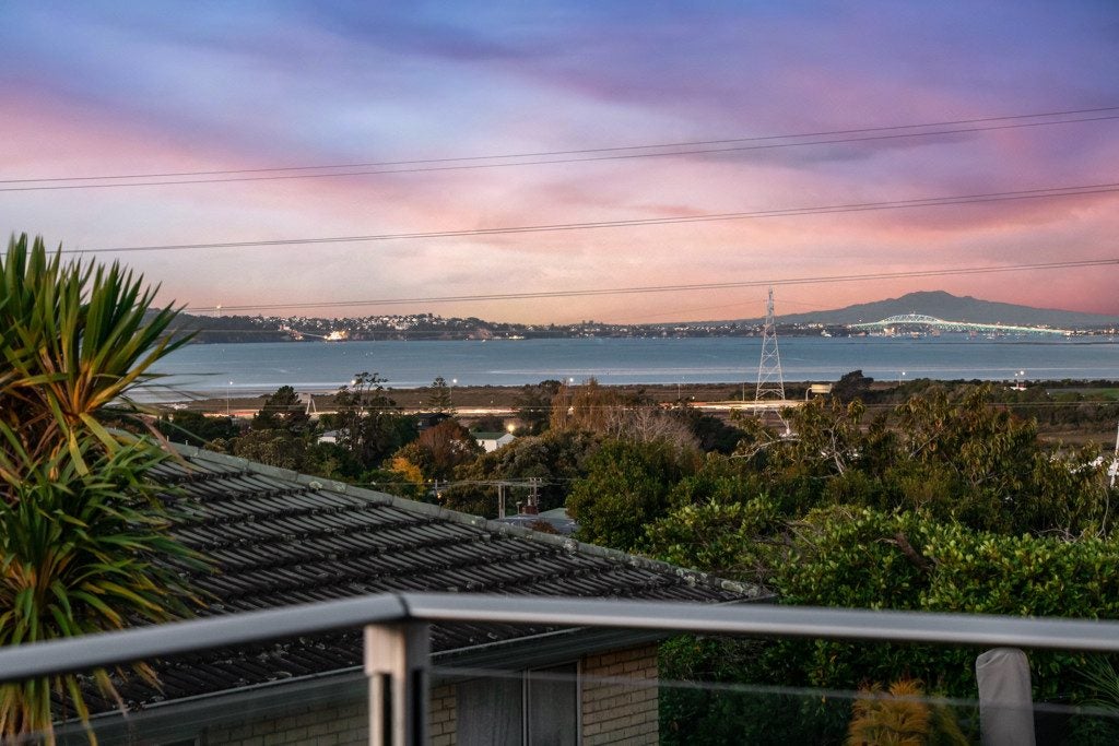213 Te Atatu Road, Te Atatu South, Auckland - Carousel 2