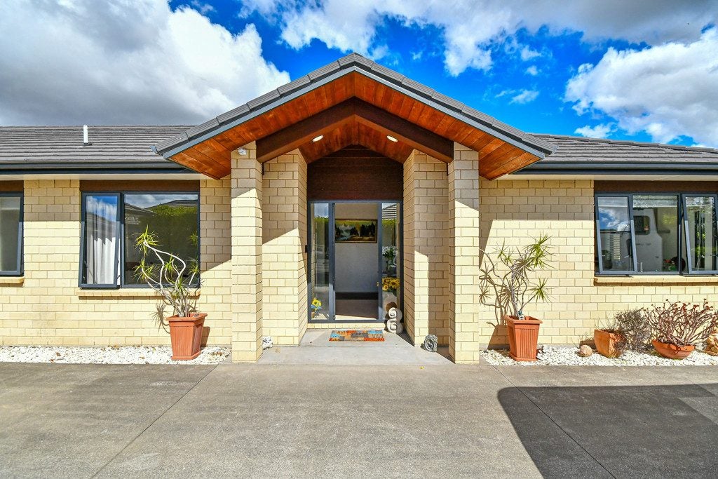 27 Searle Drive, Patumahoe, Pukekohe - Carousel 1