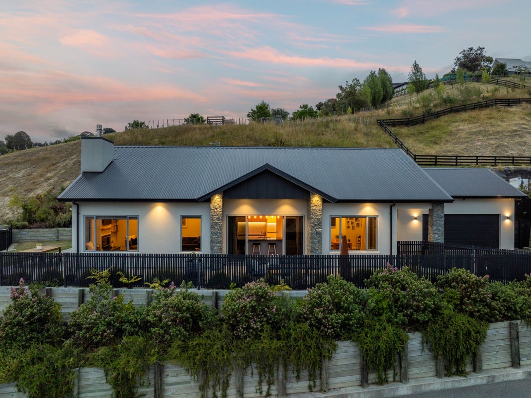 3 Ridgeway Terrace, Taradale, Napier - Carousel 1
