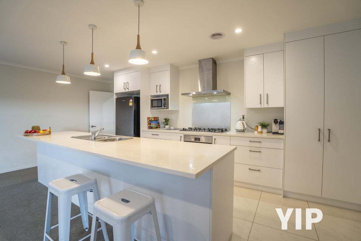 6 Portmore Place, Grenada Village, Wellington - Carousel 2