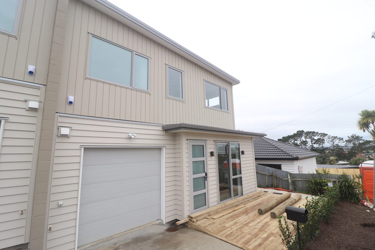 2B Crystal Avenue, Te Atatu South, Auckland - Carousel 2