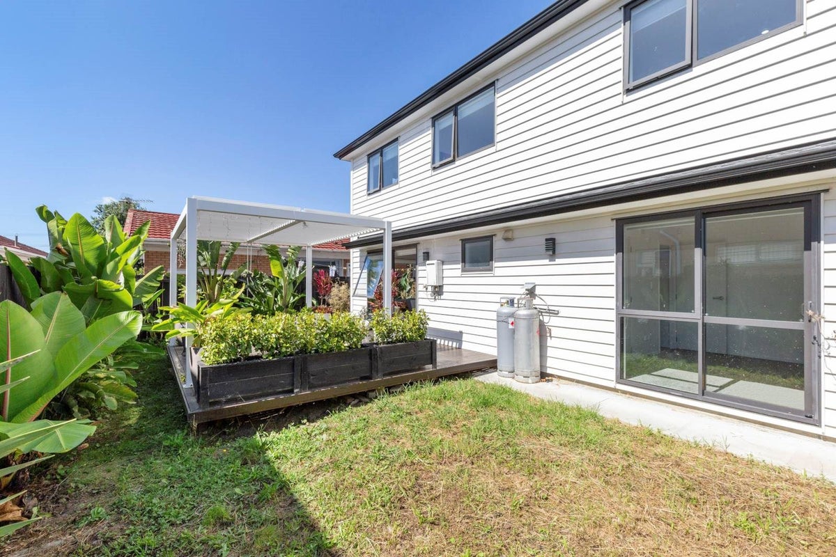 18A Buckingham Crescent, Manukau, Auckland - Carousel 2
