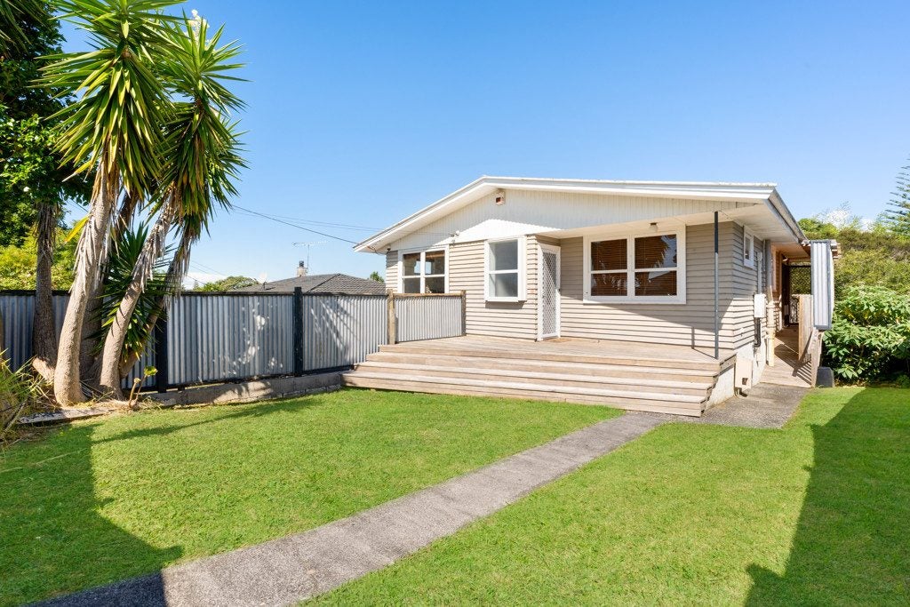 11 Fordham Street, Beach Haven, Auckland - Carousel 1
