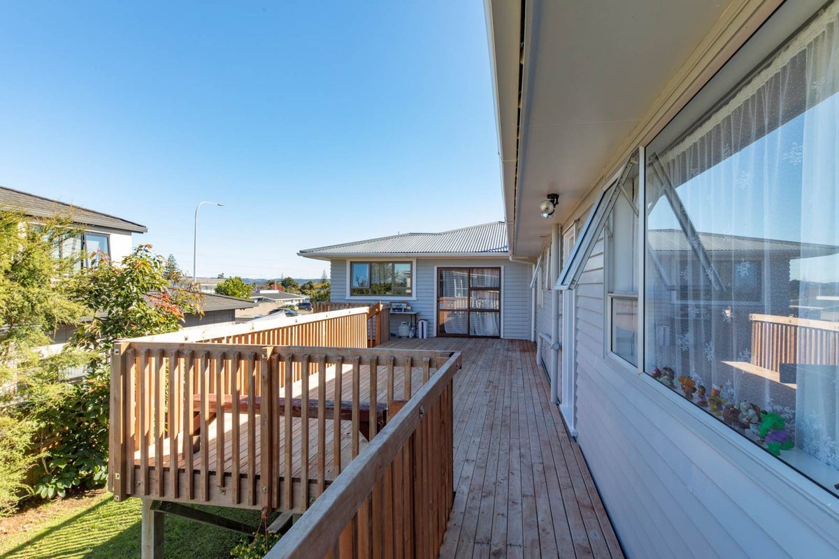 1/275 Te Atatu Road, Te Atatu South, Auckland - Carousel 32