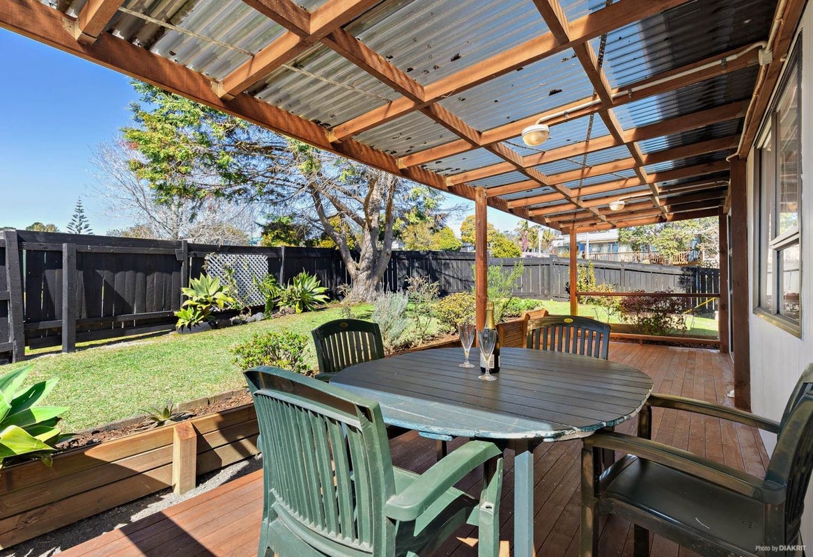 2/1 Simon Ellice Drive, Bayview, Auckland - Carousel 14