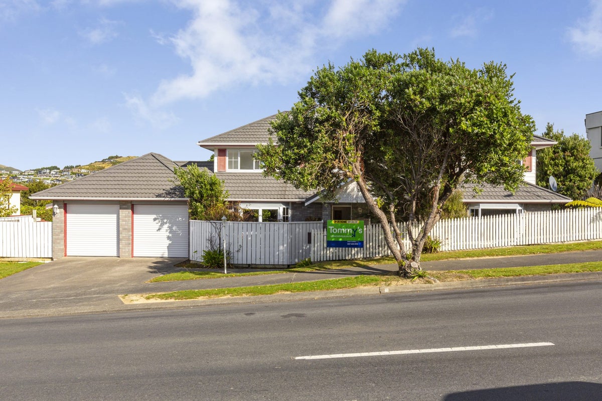 44 Joseph Banks Drive, Whitby, Porirua - Carousel 2