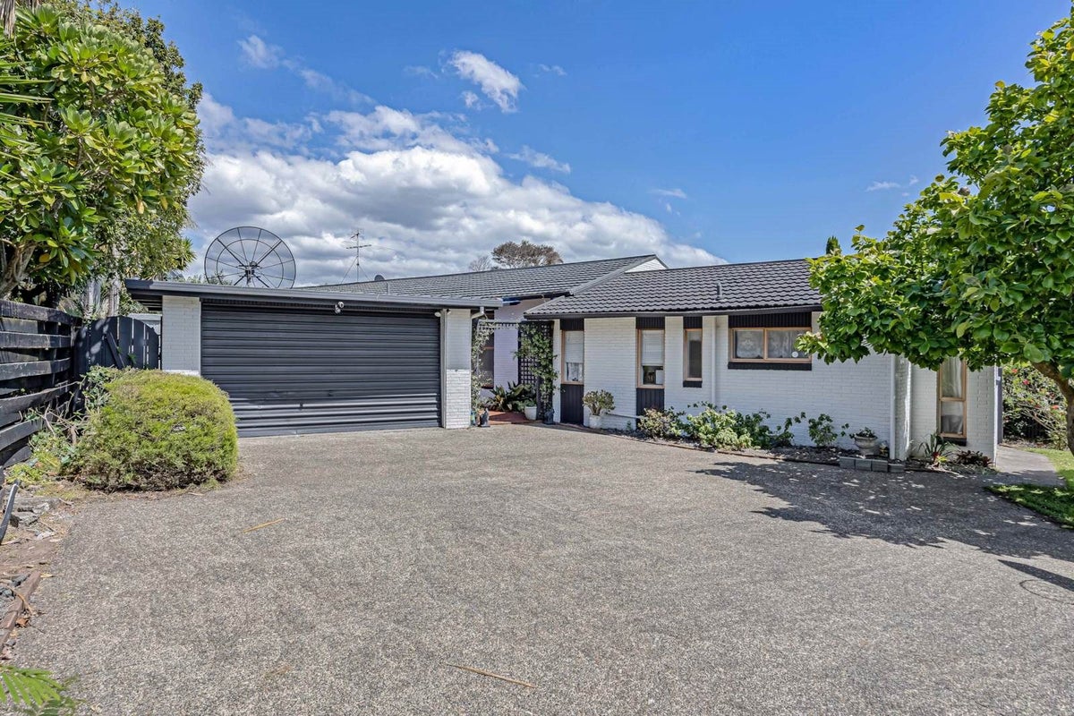 126 Glenmore Road, Sunnyhills, Auckland - Carousel 1