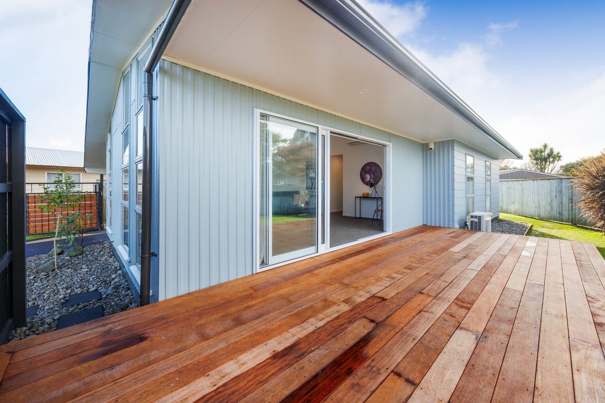 9 Pinedale Parade, Milson, Palmerston North - Carousel 2