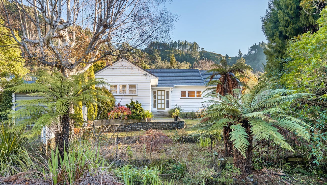 86 Pinehaven Road, Pinehaven, Upper Hutt - Carousel 1