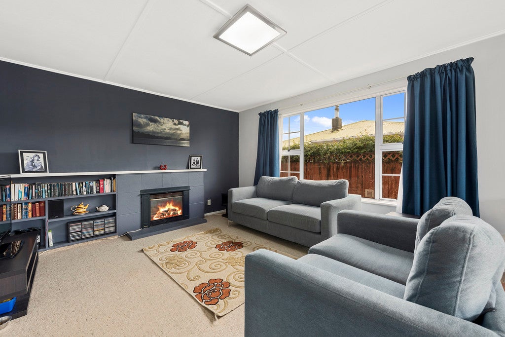 17 Routley Crescent, Elderslea, Upper Hutt - Carousel 1