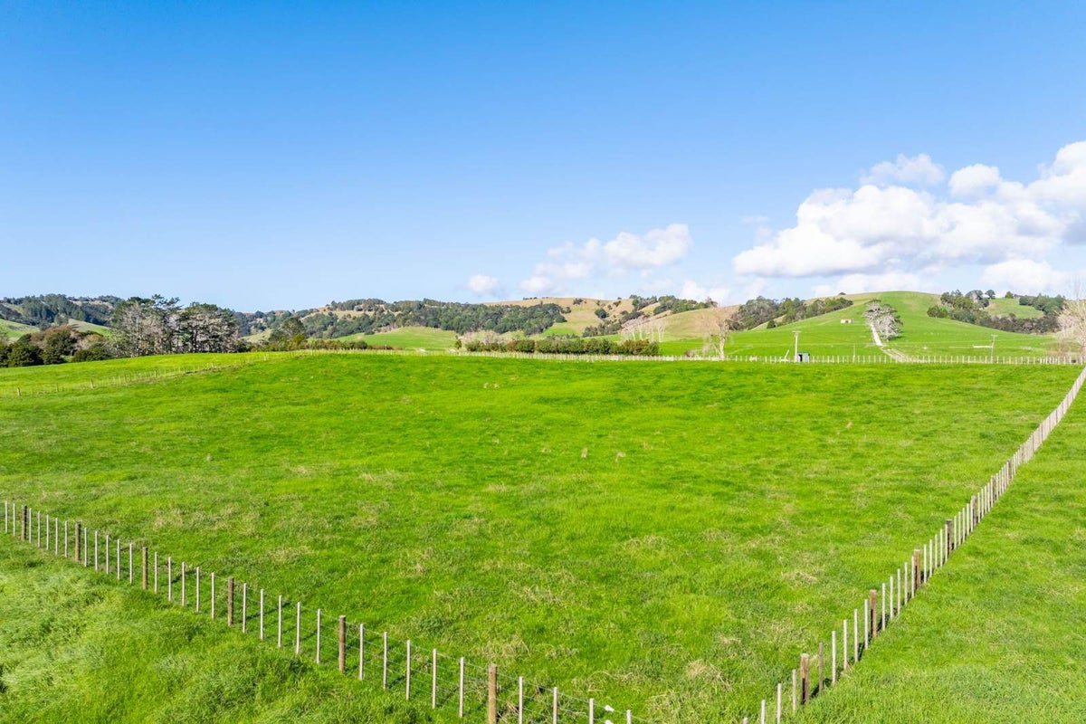 121 Meikle Road, Tomarata, Wellsford - Carousel 1