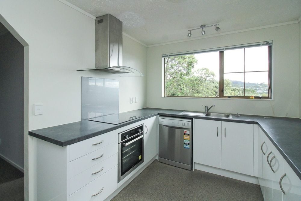 67B Thurleigh Grove, Karori, Wellington - Carousel 1