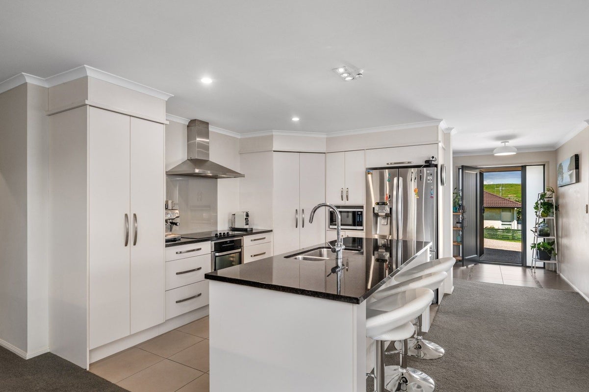 8 Ibis Way, Welcome Bay, Tauranga - Carousel 1