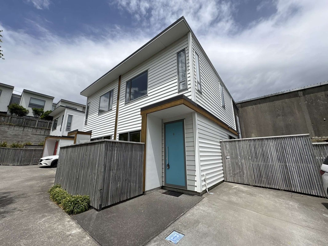 8/7 Handyside Street, Tawa, Wellington - Carousel 1