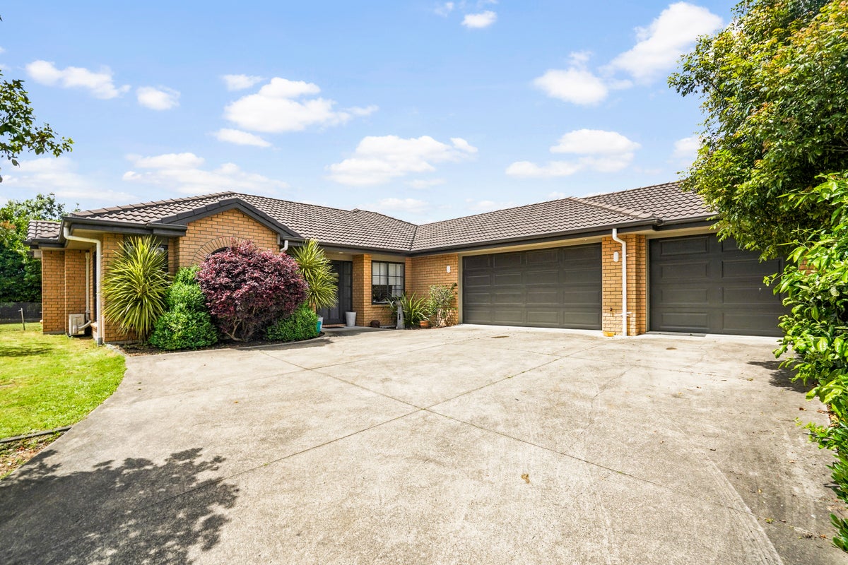 6 Stanton Place, Huntington, Hamilton - Carousel 1