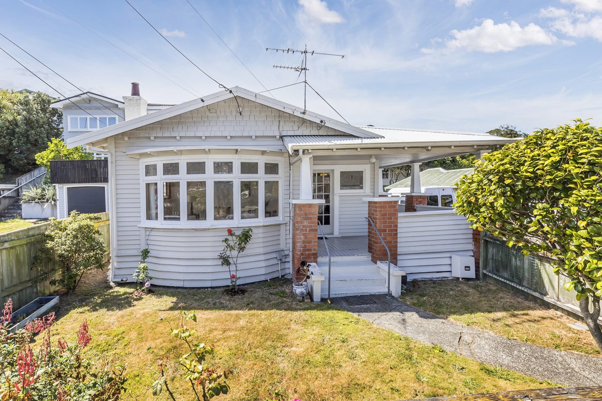 95 The Parade, Island Bay, Wellington - Carousel 1