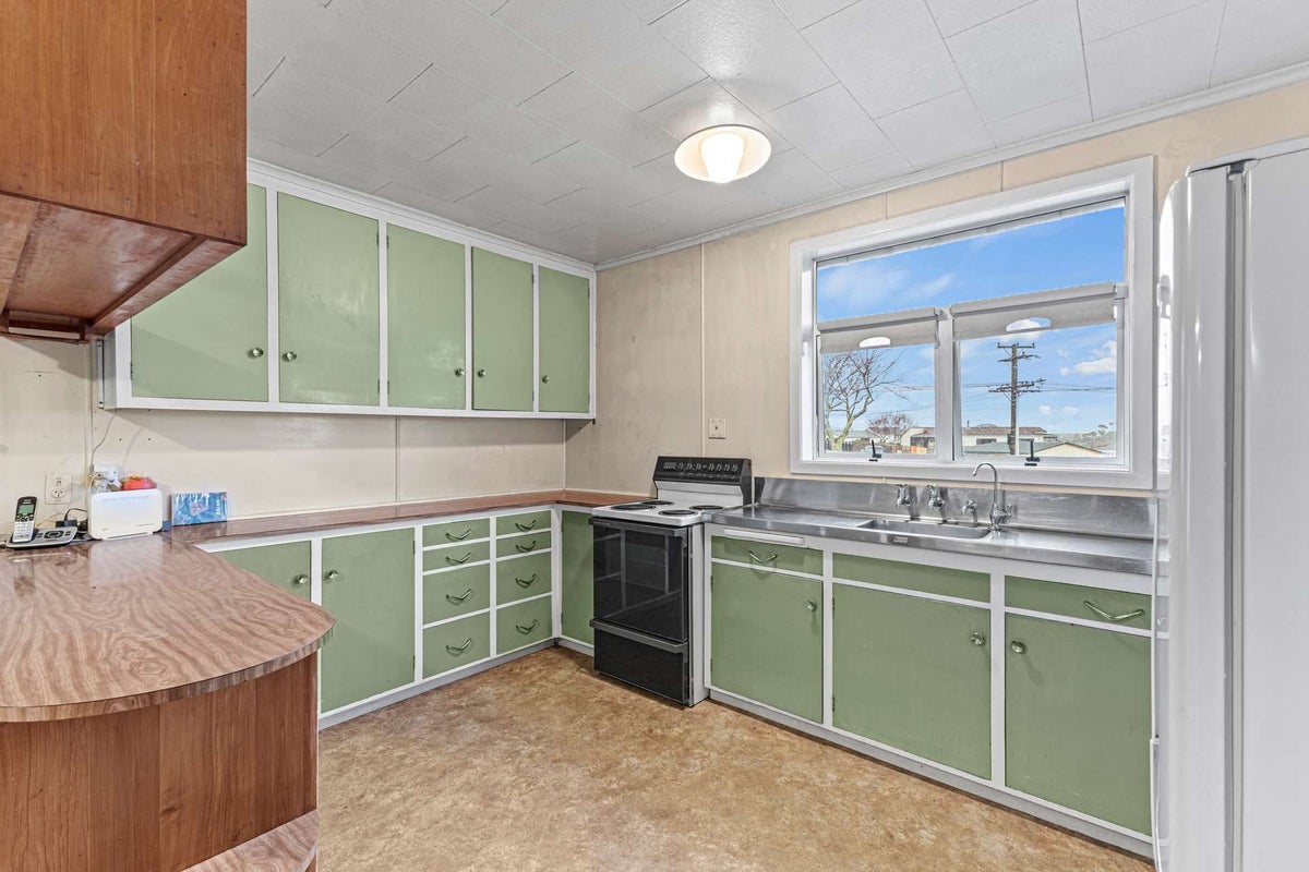 9 Kingsford Street, Bell Block, New Plymouth - Carousel 2