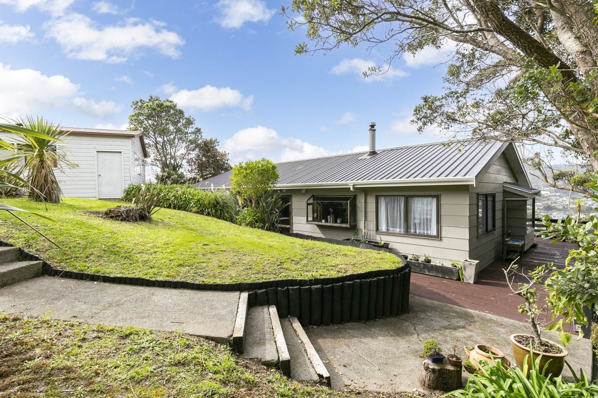 37 Westhaven Drive, Tawa, Wellington - Carousel 1