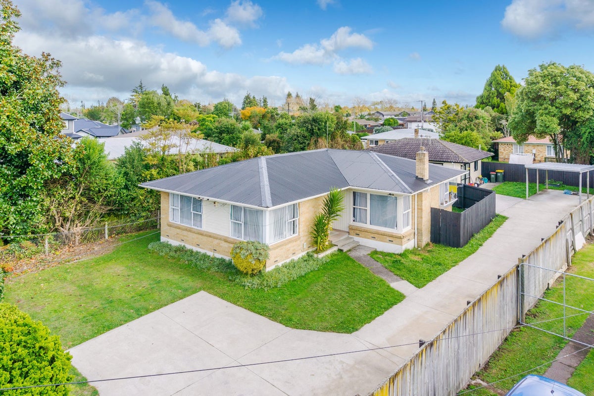 6 Liston Crescent, Hillcrest, Hamilton - Carousel 1