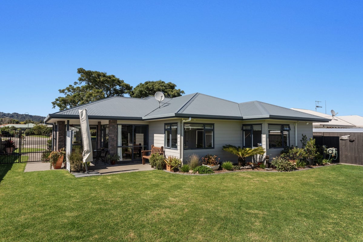 21 Edgewater Grove, Whakatane, Whakatane - Carousel 2