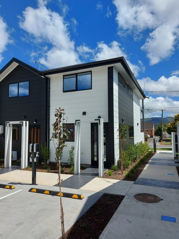 6/322 Oxford Terrace, Avalon, Lower Hutt - Carousel 1