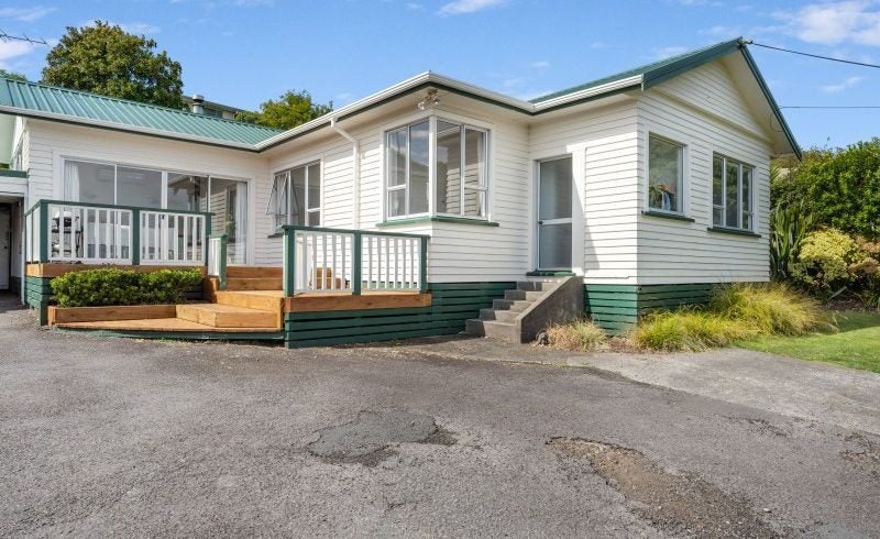41 Queens Road, Glen Avon, New Plymouth - Carousel 1