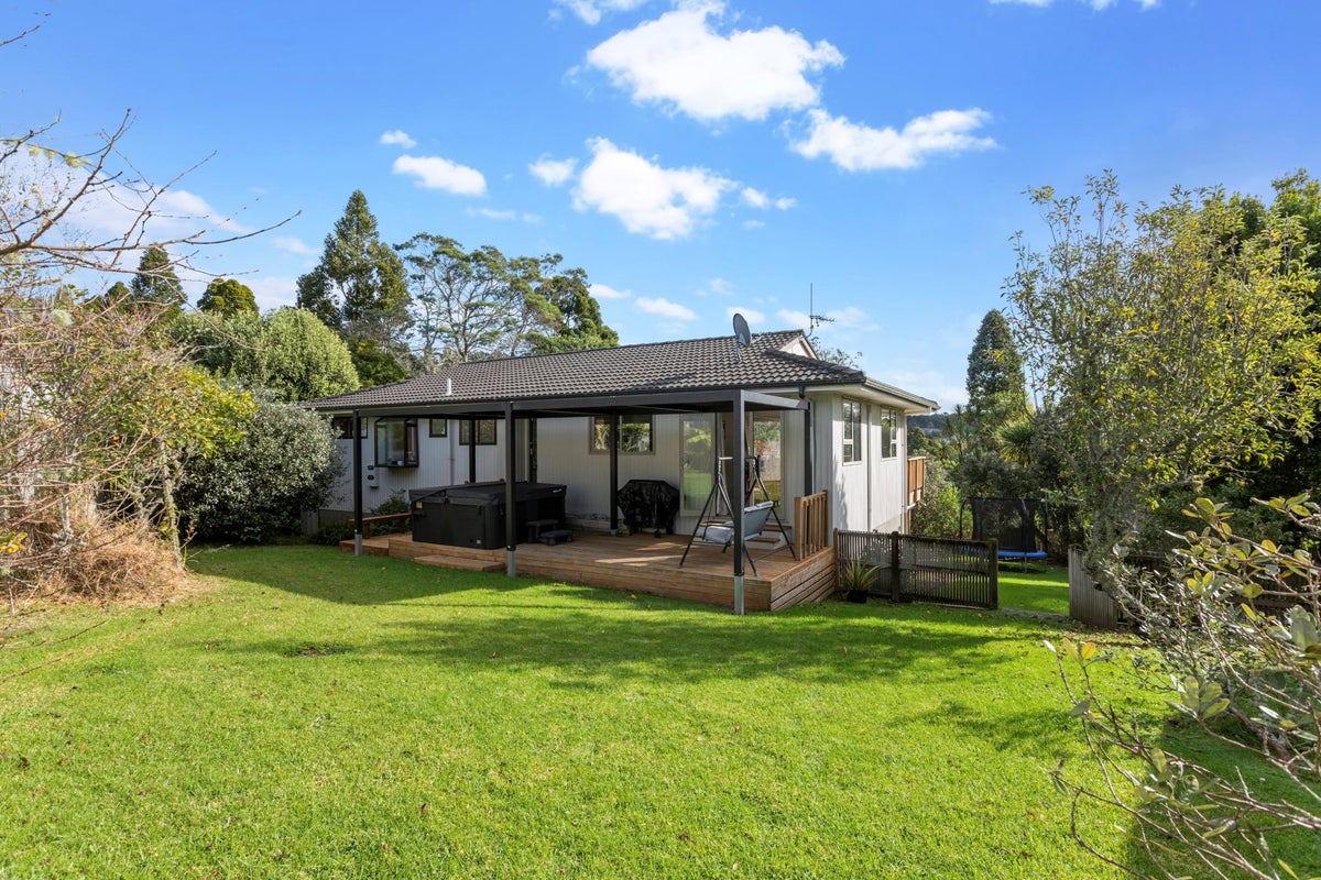 117 Wirihana Road, Titirangi, Auckland - Carousel 1