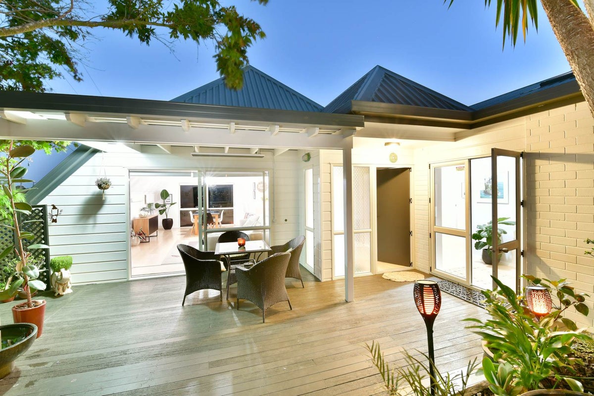 49 Ardern Avenue, Stanmore Bay, Whangaparaoa - Carousel 1