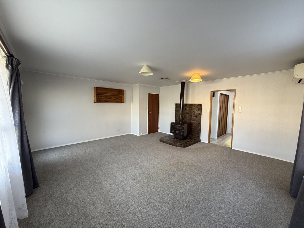 2/7 Cederholm Grove, Brown Owl, Upper Hutt - Carousel 2