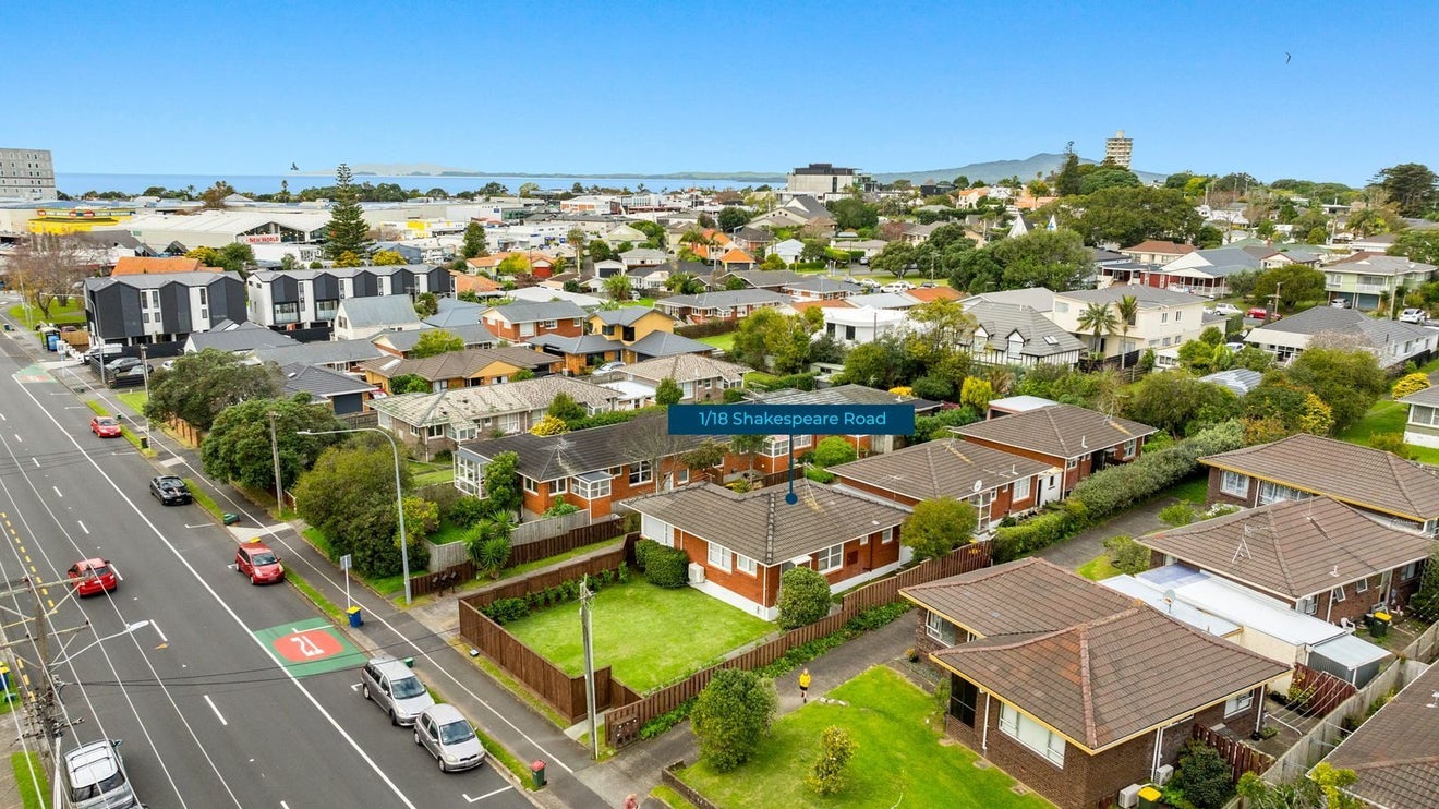 1/18 Shakespeare Road, Milford, Auckland - Carousel 14