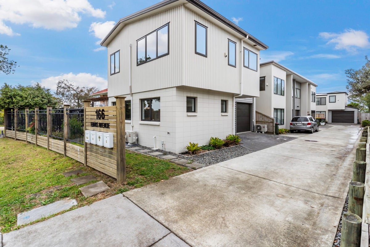166 Ennis Avenue, Pakuranga Heights, Auckland - Carousel 1