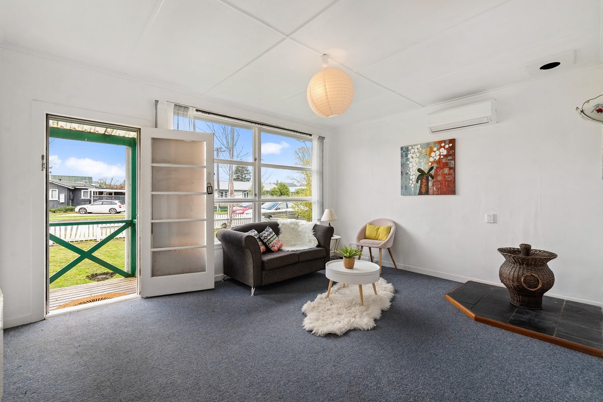 1B Farnworth Avenue, Holdens Bay, Rotorua - Carousel 1