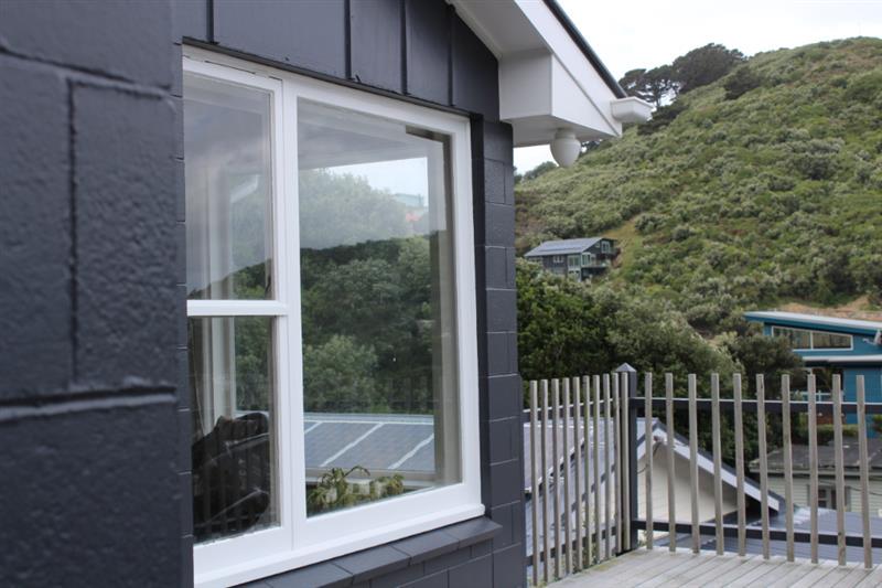 18 Cave Road, Houghton Bay, Wellington - Carousel 2