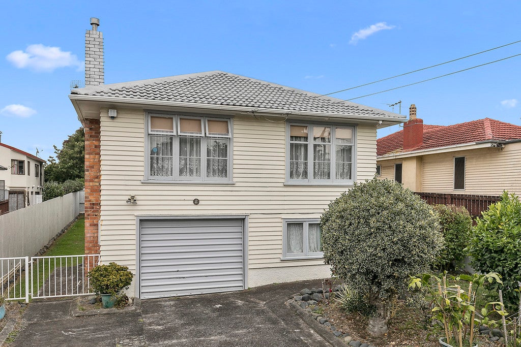 15 Lorraine Avenue, Mount Albert, Auckland - Carousel 1