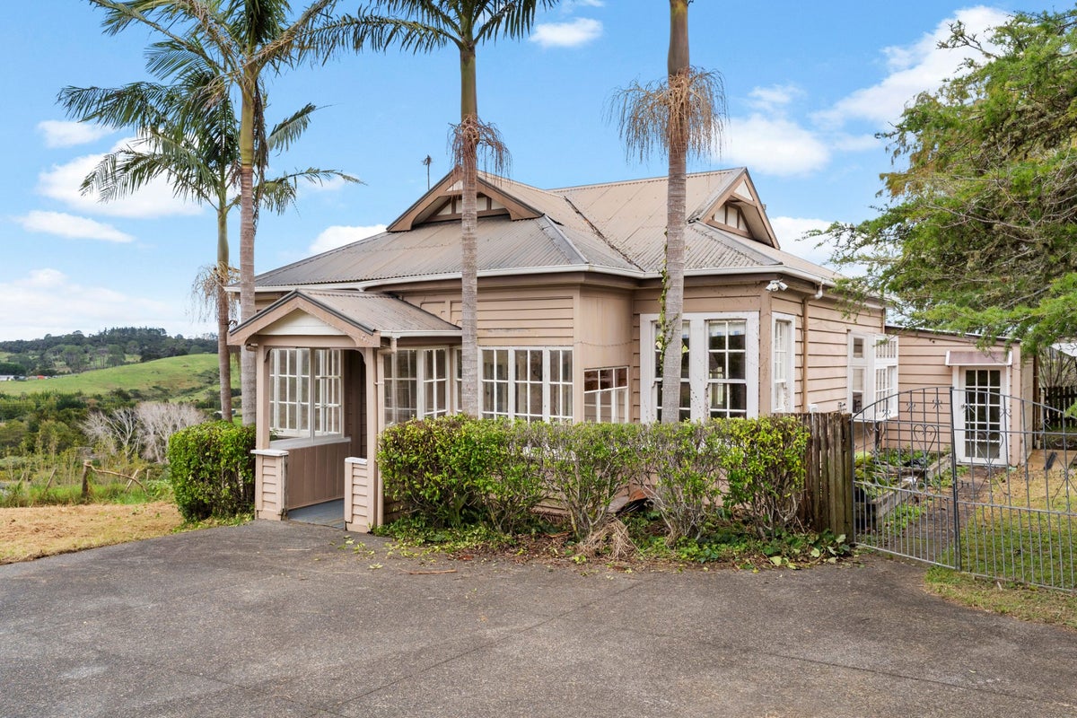 69 Young Access, Silverdale - Carousel 1