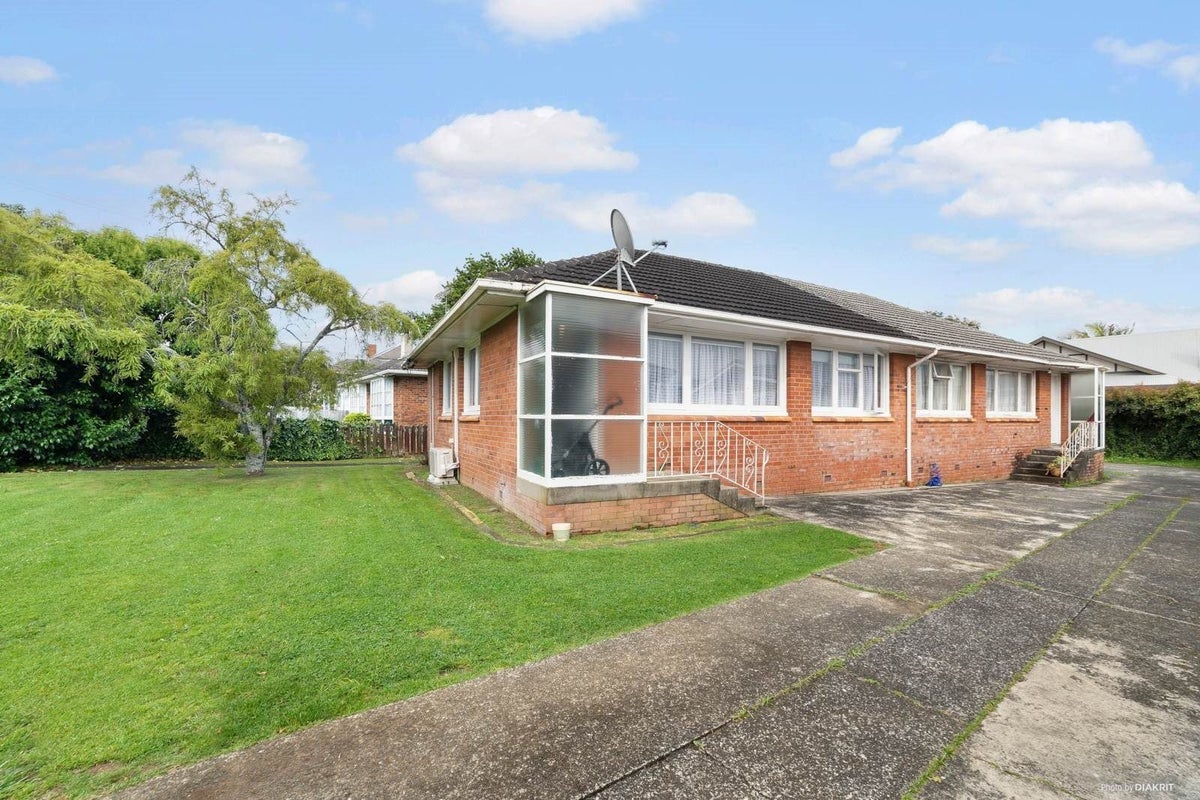 1/169 Shakespeare Road, Milford, Auckland - Carousel 2